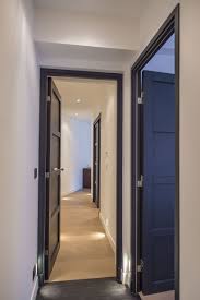 Couloir Refait A Neuf Peinture Portes Sols Et Eclairages Couloir Portes Peintes Eclairage De Couloir