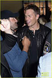 Tom Brady Aaron Rodgers Hit Up Kentucky Derby Parties Photo 3895679 2017 Kentucky Derby Aaron Rodgers Chace Crawford Danny Amendola Julian Edelman Tom Brady Tony Romo Pictures Just Jared