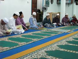 Solat fardu wajib ditunaikan oleh seorang islam yang masih waras dan hidup. Solat Maghrib Yassin Dan Solat Isyak Di Surau Al Kauthar Bakis Ss5 Kelana Jaya Flickr