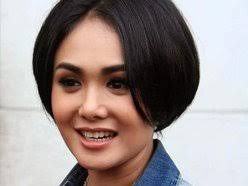 Yuni shara dan kridayanti pun hanya bisa melihat prosesi pemakaman ayahnya melalui daring. Yuni Shara Reverbnation