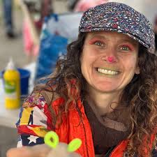 Holidays at the farmers markets are pure magic ✨🌿 Crafting love cards with  the kids, soaking up live music, listening to a moving Welcome to Country,  and of course — tasting the