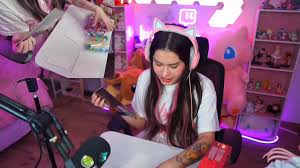 @MollyUpdate_s video Tweet