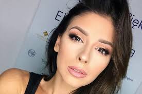 Te informacje w kontekście popularnej aktorki najbardziej interesują polskich internautów. Klaudia Halejcio Na Bardzo Zmyslowym Zdjeciu Fani Jak Mlodsza Eva Longoria Wcale Nie Przesadzaja