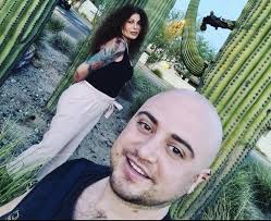 Casal formado por mulher trans e homem trans anuncia que está esperando  gêmeos