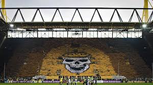 Listening to dortmund's famous südtribüne chant will make any football fan get goose bumps.over the years a number of creative football songs and chants originated on the terraces of the westfalenstadion.here you find r/borussiadortmund's attempt to present these chants in both german and english (where possible), a compendium for fans old and new, domestic and international alike. Rassistische Kommentare Im Bvb Tv Owomoyela Und Dickel Unter Fan Beschuss Sportbuzzer De