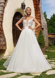 Fusta voluminoasa va echilibra partea de sus a corpului, iar corsetul vă va subția talia. Rochii De Mireasa Printesa Rochie Mireasa Princess 2021 Best Bride