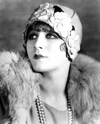 The Cloche Hat : r/fashionhistory