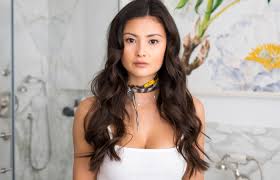 Aussie is one of the best companies for hair products. Wavy Hair Aussie Babe Tutorial Peony Lim