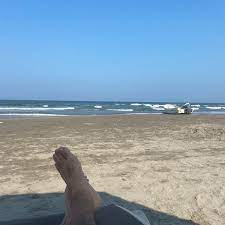 Durante algún tiempo, se especuló que ambos tenían una relación sentimental y la actriz aclaró lo sucedido. Photos At Playa Vicente Fox Beach