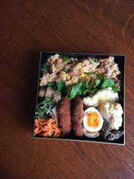 高校生お弁当 2017 1 12 チャーハン 味玉 メンチカツ 人参シーチキン炒め ジャコとピーマンのきんぴら チクワチーズ天ぷら さつまいもの天ぷら こんにゃくの味噌煮 trong 2019