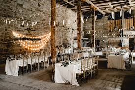 Davon sind insgesamt elf mit ihrem hauptsitz in. Boho Hochzeit In Einer Scheune