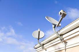 Cable Vs. Satellite Tv: Which One Is More Reliable? | Reviews.org
