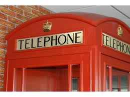 Proč si tedy nepořídit komodu v podobě právě takové budky? Anglicka Telefonni Budka Aaapoptavka Cz