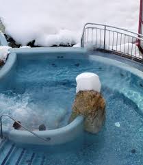 Pulverer S Aussenwhirlpool Mit Heilthermalwasser Hot Tub Pool Jacuzzi