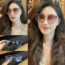 Carolyn Rue's Instagram, Twitter & Facebook