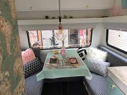 op instagram kwam ik het account van jackie tegen daar liet ze vol trots haar knaus comfort uit 1977 zien wat een p happy campers stacaravan verbouwen camper