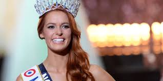 L'élection a lieu le 19 décembre 2020 au grand carrousel du puy du fou, dans les pays de la loire. Miss France 2018 Miss Nord Pas De Calais Sacree Le Point