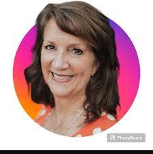 Carol Baginski's Instagram, Twitter & Facebook