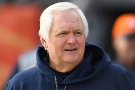 Wade Phillips's Instagram, Twitter & Facebook