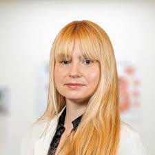 Robyn Mcclelland's Instagram, Twitter & Facebook