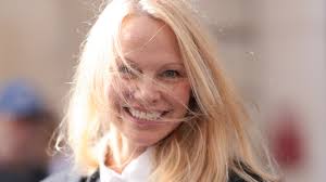 Pamela Anderson sur ses looks sans maquillage : « Je fais ça pour moi et  pour personne d'autre »