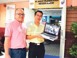 Anda boleh dapati mereka pada nombor telefon +60388927000(urusanpemilih)dan+60388927200 atau suruhanjaya pilihan raya malaysia spr merupakan pusat pengurusan pilihan raya dan mengendalikan pilihan raya. Dap Bantah Pertukaran Alamat Pemilih