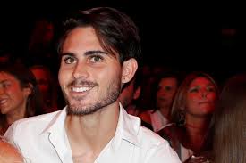 Así es Julie Stella, la joven con la que Michael Iglesias está en Marbella:  amante de los perros, amazona como Miranda y fundadora de una firma de moda 