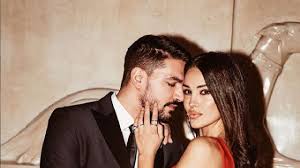 Famiglia che si allarga per una delle coppie più amate di uomini e donne! Uomini E Donne Rosa Perrotta Incinta Del Secondo Figlio Spuntano Indizi