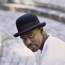 Hombre sombrero de fieltro