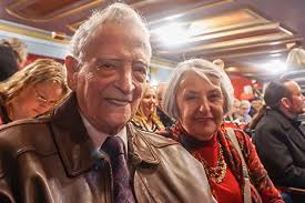 跨國公司前總裁再度觀賞欽佩神韻精益求精