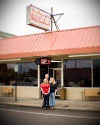 Welcome To Snellgrove S Restaurant Plant City Plant City Florida Shady People Restaurant