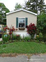 Did your mobile home come with ugly wall board covered in flowers or thin, pale stripes? 20 Mobile Home Garden Ideas Magzhouse