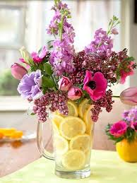 Arranjo De Mesa Com Flores Num Estilo Casual E Elegante Arranjos De Flores Bonitos Flores De Limao Arranjos De Flores Decore a sua mesa de refeições com esta ideia criativa, que não requer porém, se o suporte é pequeno, o arranjo deve ser proporcional. arranjo de mesa com flores num estilo