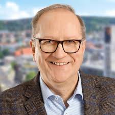 Tampon-Spender auch auf der Herrentoilette: Ich habe mich in den  Haushaltsberatungen klar gegen solche Angebote im Stuttgarter #Rathaus  ausgesprochen. Leider wurde ich überstimmt. Die aktuelle Debatte in den  Medien zeigt, wie weit