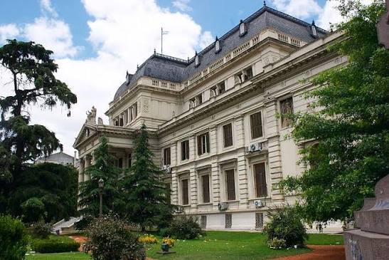 Impulsa proyectos para limitar el cobro de tasas municipales en los 135 municipios bonaerenses