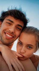 Margarida corceiro, de quase 17 anos, vai revelando talento na nas redes sociais, joão félix ou margarida não têm qualquer fotografia que os comprometa, mas meia volta o futebolista reage às. Flash Margarida Corceiro E Joao Felix Aquecem A Facebook