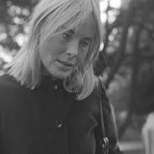 Manuela Leonard's Instagram, Twitter & Facebook