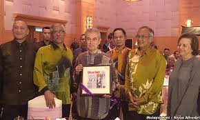 Isteri bekas perdana menteri najib razak, rosmah mansor tiba di kompleks mahkamah jalan duta pagi ini bagi membela diri. Malaysiakini Rakaman Telefon Dedah Rosmah Berang Najib Dijadikan Seperti Penjahat