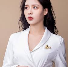 Dainty Gold Bee Pearl Broche Pin, Gran insecto natural Zircon Honey Bee Pin  Joyería para mujeres, Accesorio de boda, Pin de ramo de novia para días