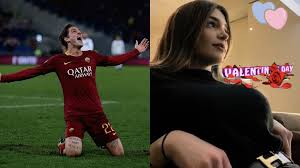 Kini sara scaperotta akan merawat janin dalam kandungnya sendiri tanpa didampingi oleh nicolo zaniolo. Roma Ecco Chi E La Fidanzata Di Zaniolo Nuova Wags Giallorossa