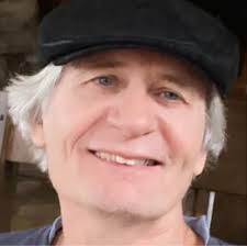 Where can single active seniors meet in Hendersonville, NC?