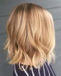 Couleur Balayage Blond Miel Caramel Notre Guide D Idees Pour Un Balayag Balayage Blond Caramel Short Hair Balayage Blonde Balayage Honey Blonde Hair