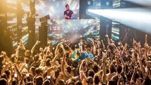 Stupro di gruppo dopo la discoteca e revenge porn”. Inchiesta a Genova su  due pallanuotisti - La Stampa