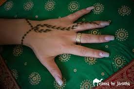 Small Simple Henna Design On Hand Henna Designs Hand Henna Hand Tattoo Simple Henna