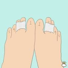 14 Genius Shoe Hacks For Happy And Healthy Feet Middle Toe Shoes Hack Bra Hacks