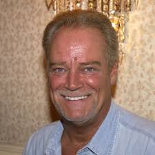 Sean Spicer reacts after Tom Bergeron blames him for contentious DWTS exit 