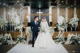 Dekorasi kamar pengantin yang minimalis, sederhana, simple, elegan, modern, mewah, dan berbagai macam desain membuat pengantin akan merasa mulai dari acara yang digelar, banyak tamu yang mengucapkan selamat dan mendoakan, serta sebuah kamar pengantin yang berbeda dari kamar. 9 Ide Dekor Pernikahan Ala Selebritas Di Bulan Februari 2021