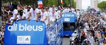 C'est l'occasion de rendre hommage à la nation et les différentes armées qui nous protègent. Le Triomphe Des Champions Olympiques Sur Les Champs Elysees Le Point
