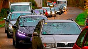 Wichtig ist, dass sie bei ganz besonders schlechten verhältnissen eingeschaltet wird, da innerorts durch kürzere abstände zwischen vorausfahrenden autos eine höhere gefahr der blendung besteht. Abblendlicht Tagfahrlicht Tagfahrlicht Oder Abblendlicht Welches Licht Wann Einschalten Bayern 1 Radio Br De