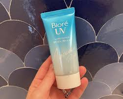 How to layer sunscreen under makeup. Biore Uv Aqua Rich Watery Essence Sunscreen Review An Invisible But Powerful Gel Sunscreen